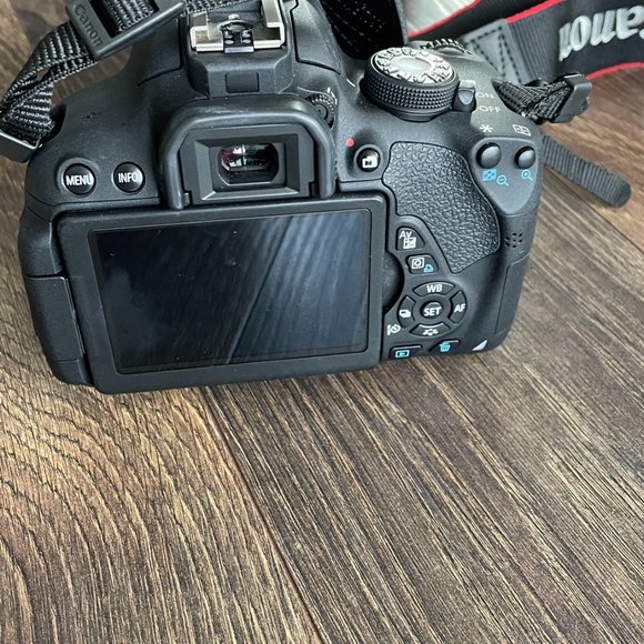 Canon EOS Rebel T5i Camera Kit - Picture 2 of 5